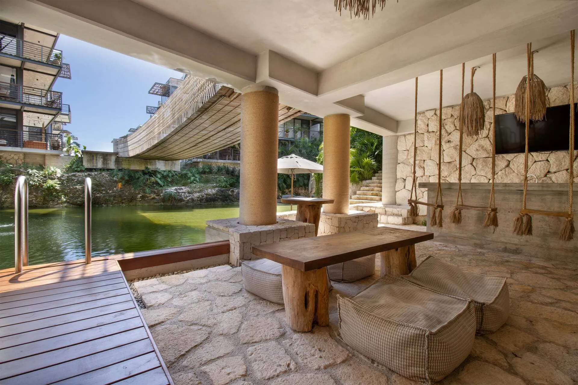Cenote con bar Xalet Residences